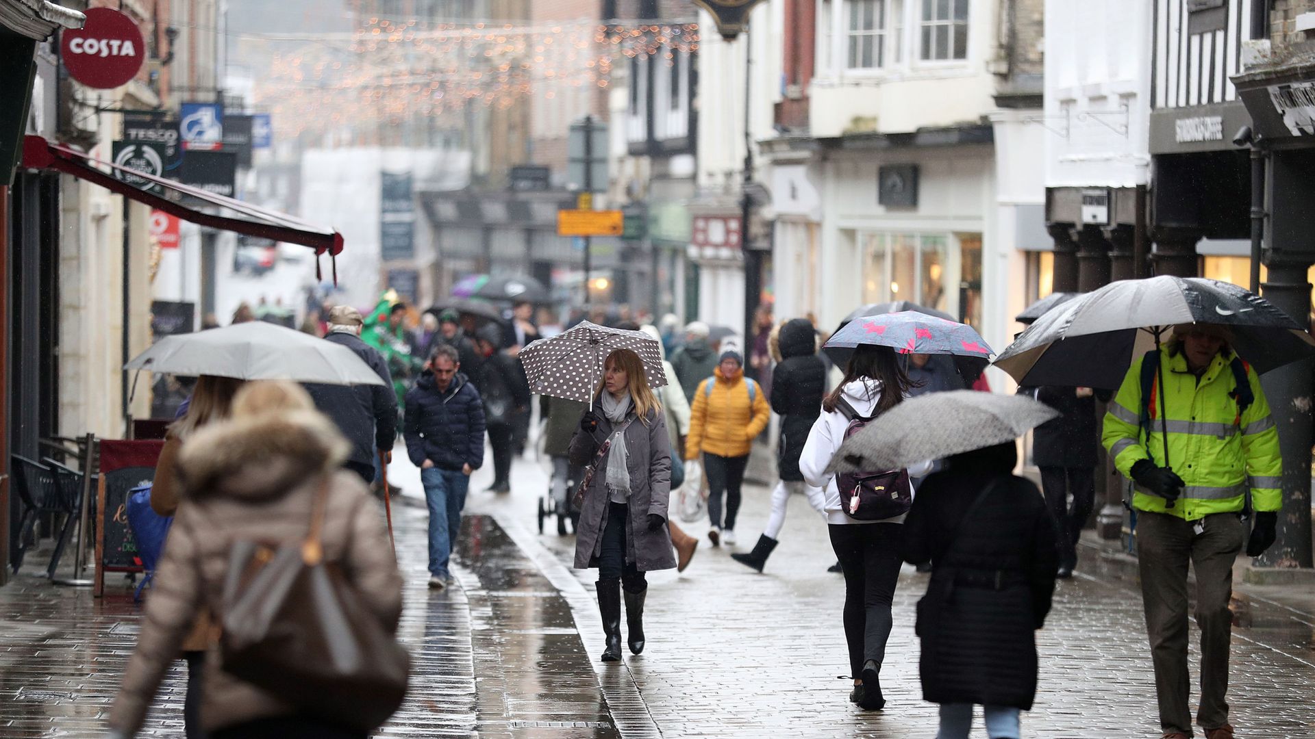 Retail sales in UK hit surprising high – amid strong demand for gold