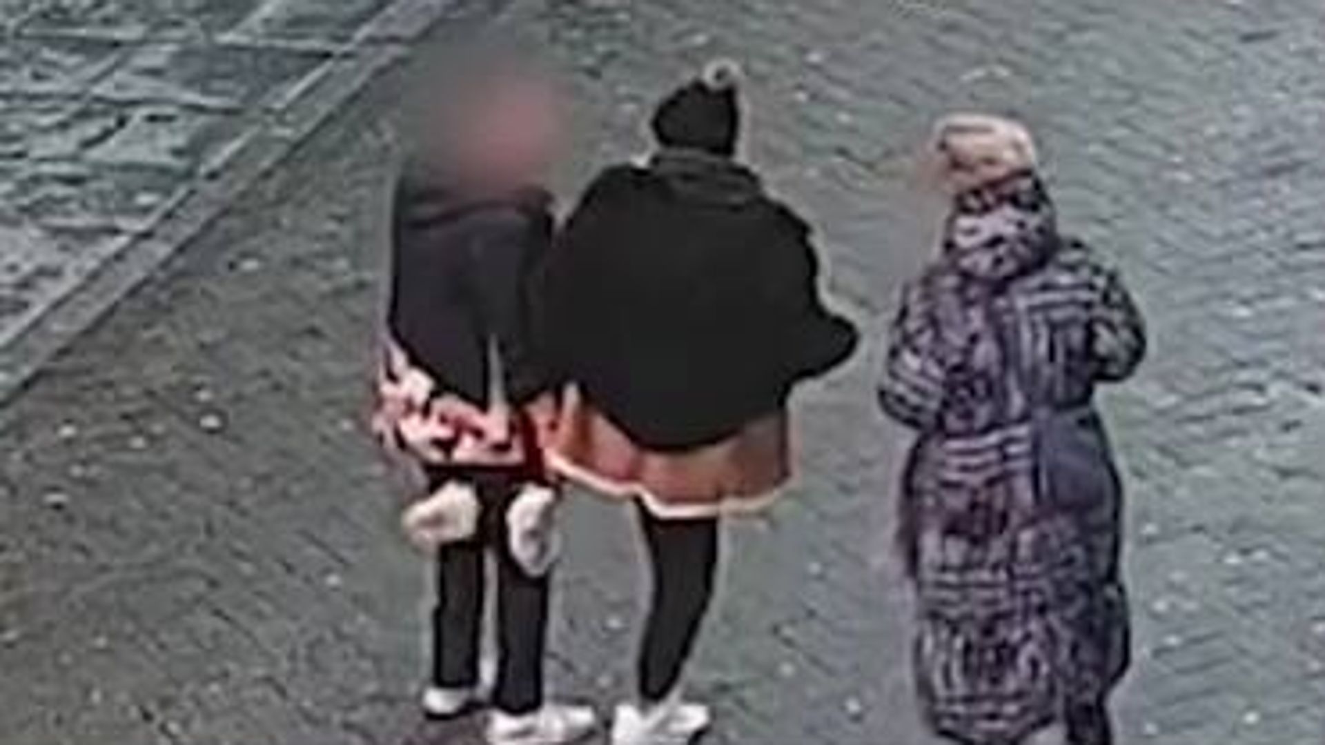 Police hunt thief who used ‘bizarre dance’ to steal phone