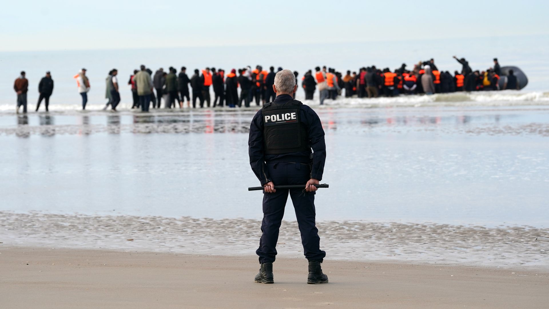 Rise in asylum seekers being housed in hotels, as stats show big change in net migration