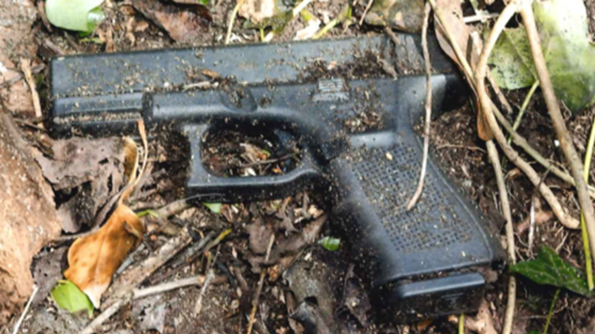 Man who used metal detector in hunt for hidden gun during gang war jailed