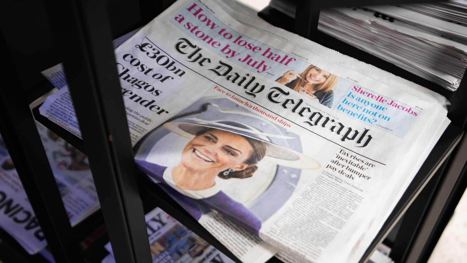 Daily Mail owner in talks to buy Telegraph titles for £500m