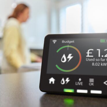Annual energy bill to fall by more than £100 in April