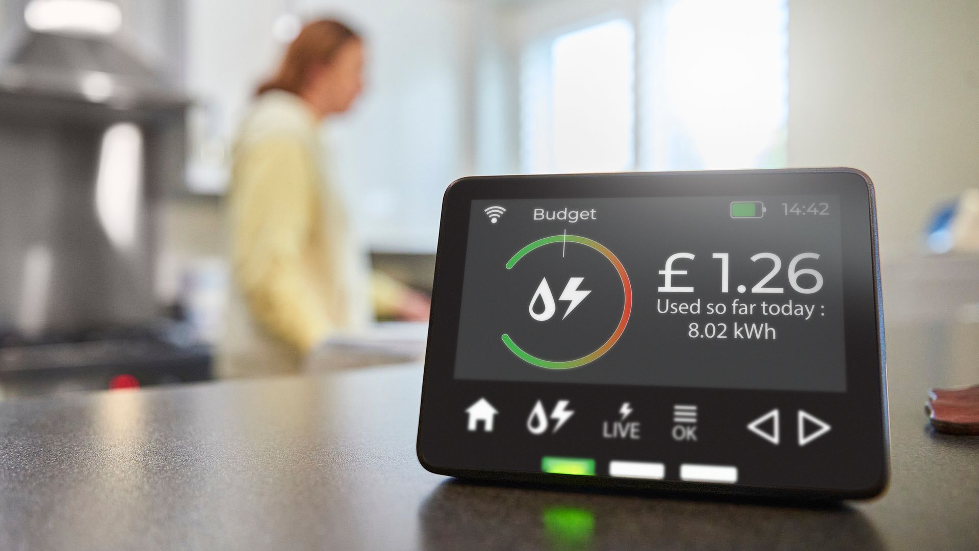 Annual energy bill to fall by more than £100 in April