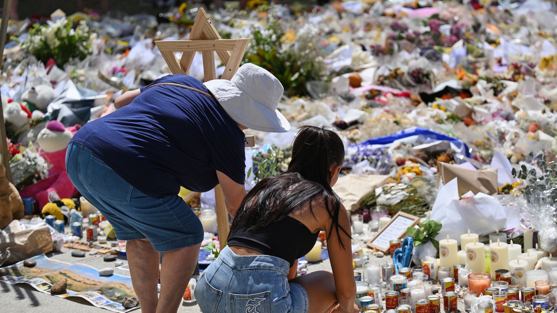 ‘All Jewish hearts are broken’ says UK Chief Rabbi on Bondi terror attack visit