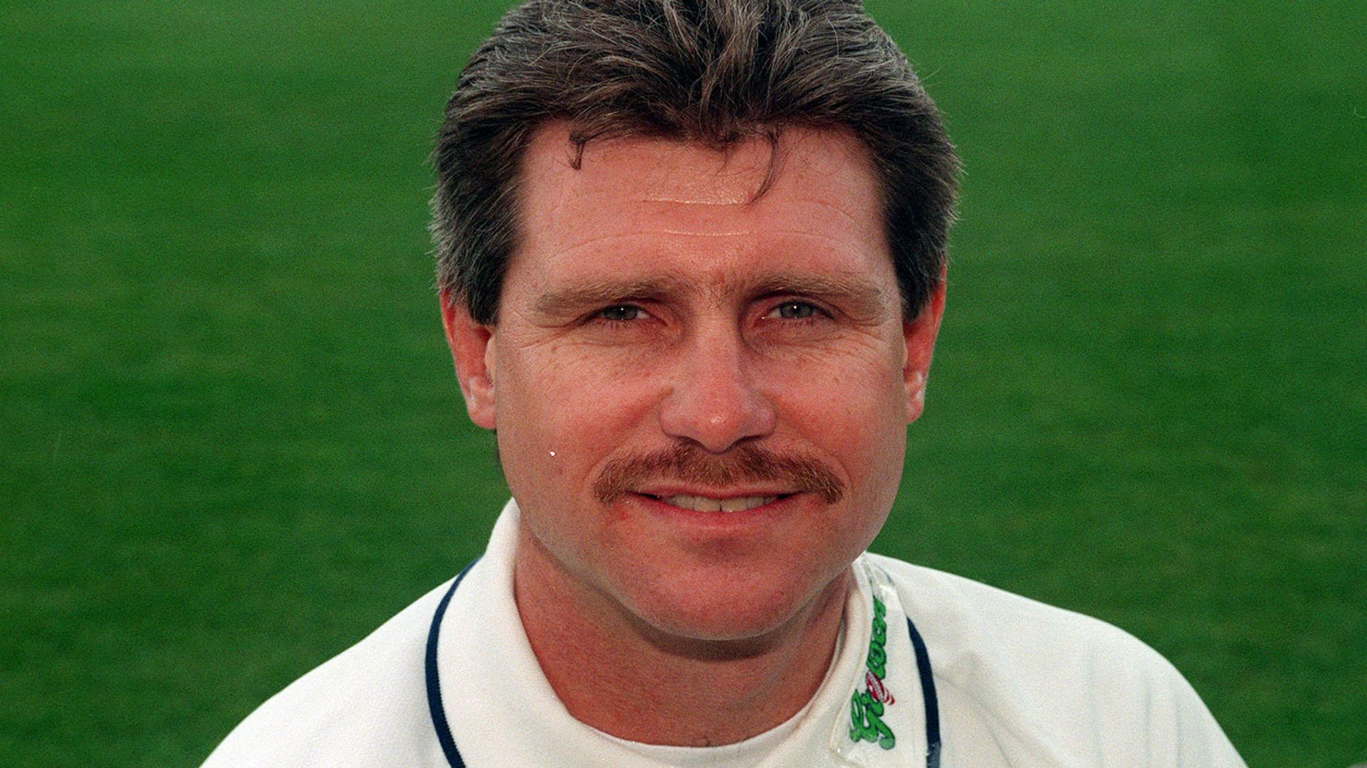 Former England cricketer Robin Smith dies