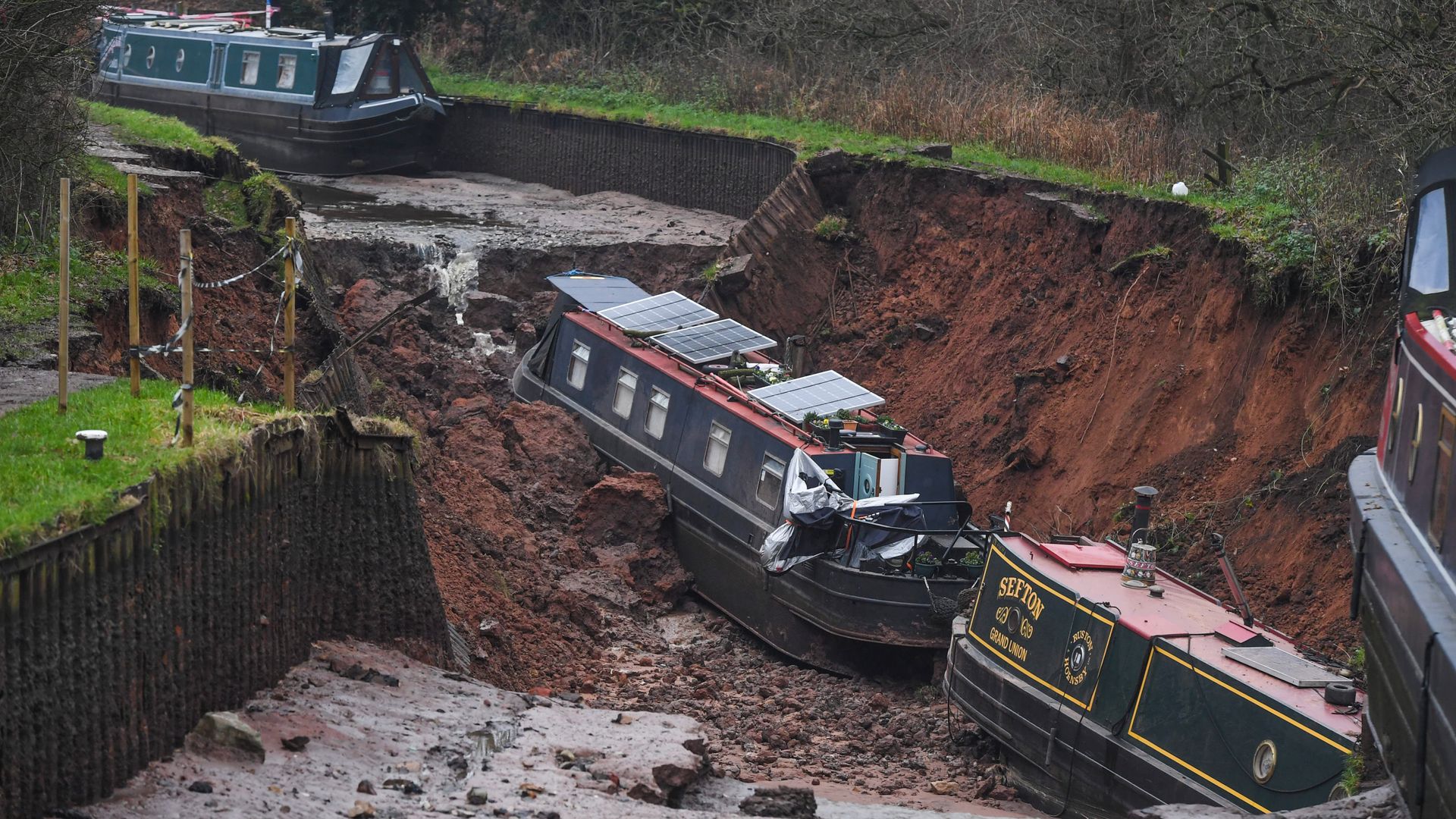 Boat slides ‘like Titanic’ into huge hole after canal collapse