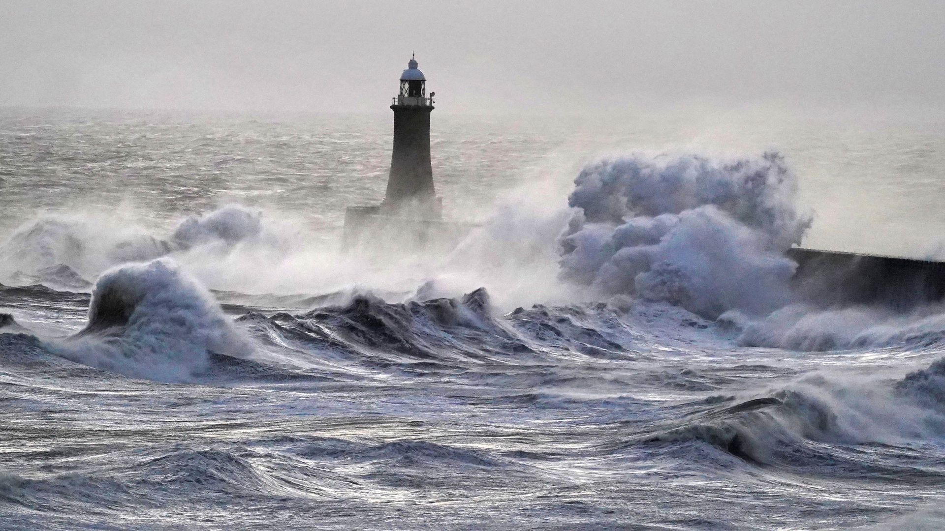 90mph winds possible and travel disruption likely as ‘danger to life’ storm hits parts of UK