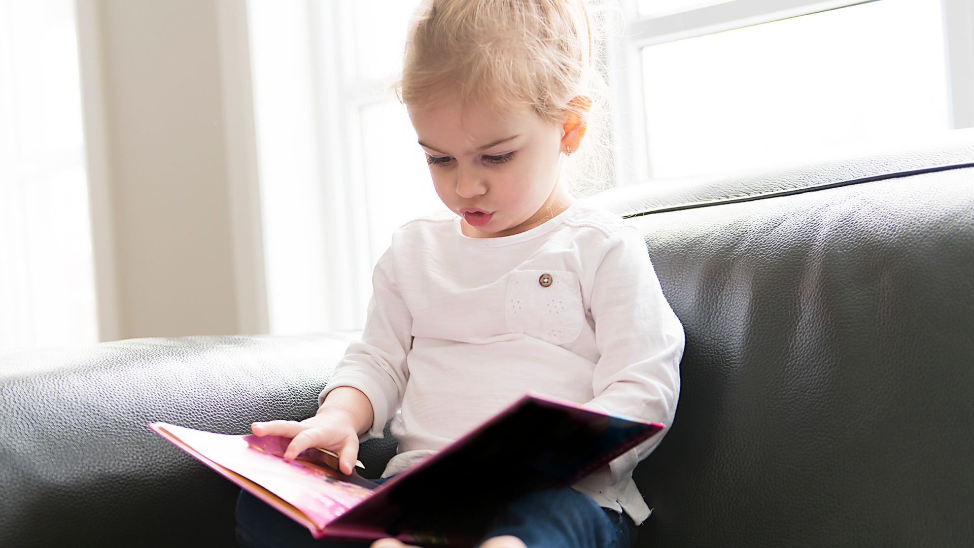 Nearly a third of kids can’t use books when starting school – and try to swipe them like phones