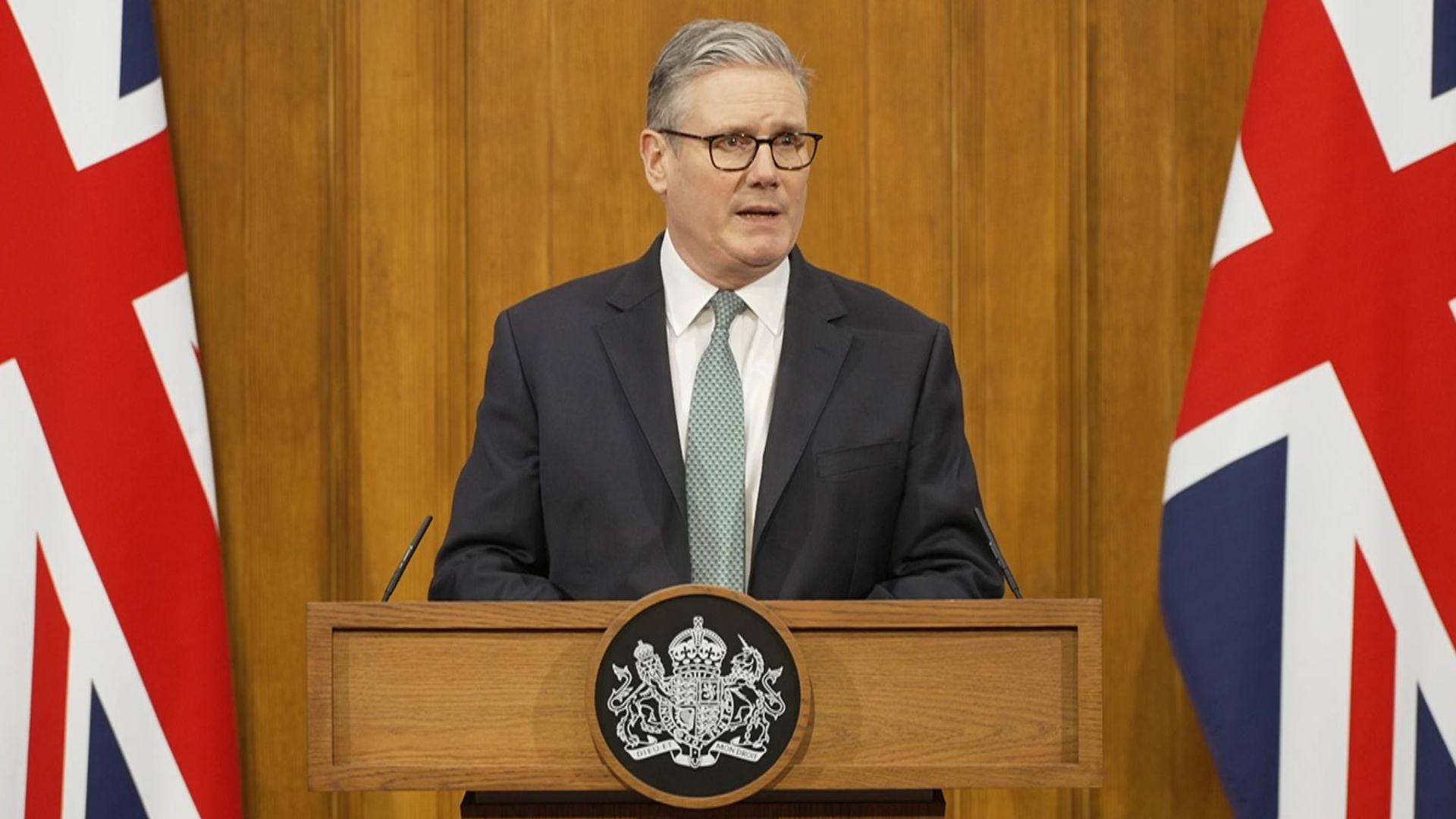 Trade war ‘not the right way to resolve our differences’, says Starmer