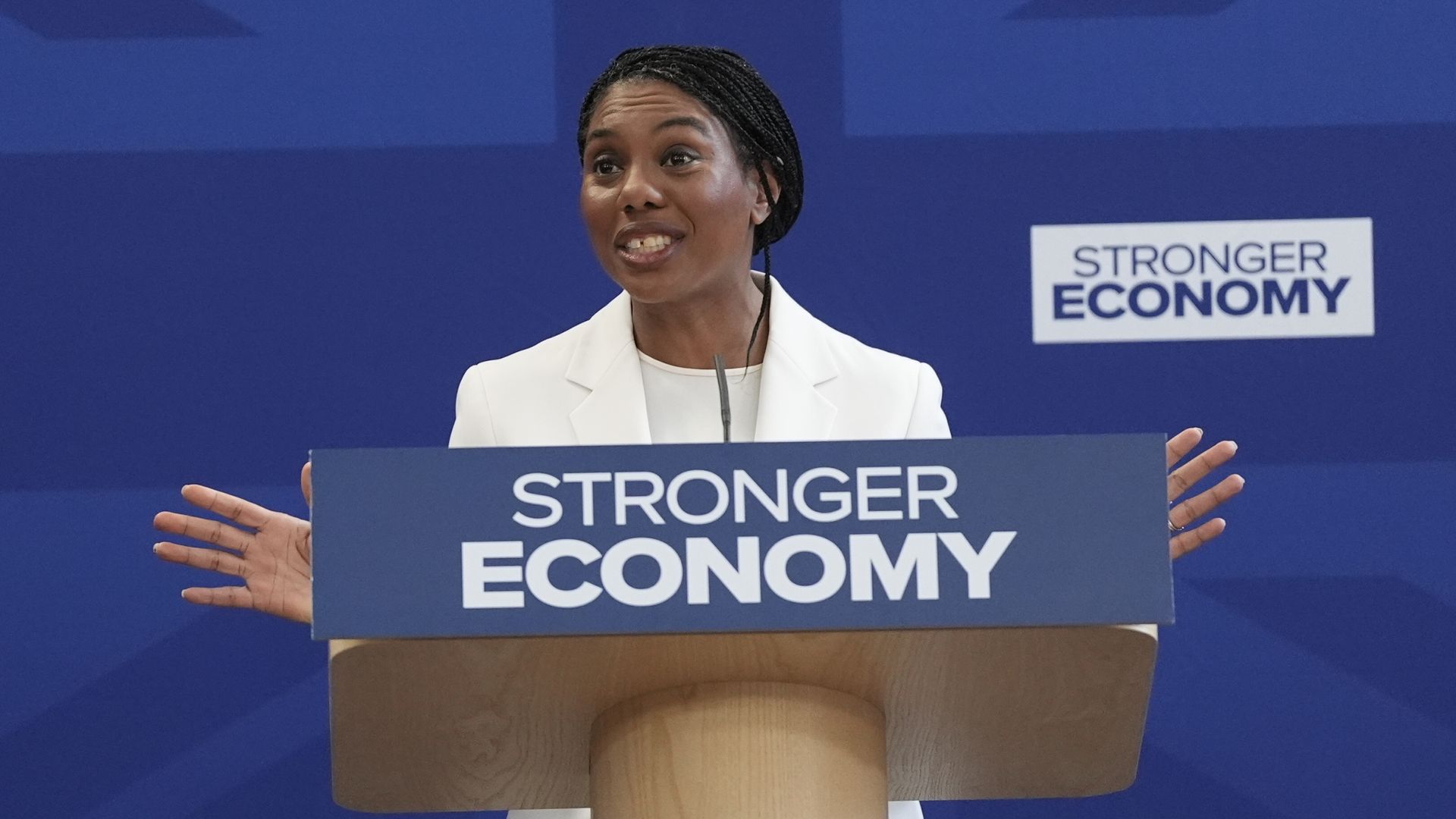 Tories ‘on the right but appeal to the majority’, says Badenoch