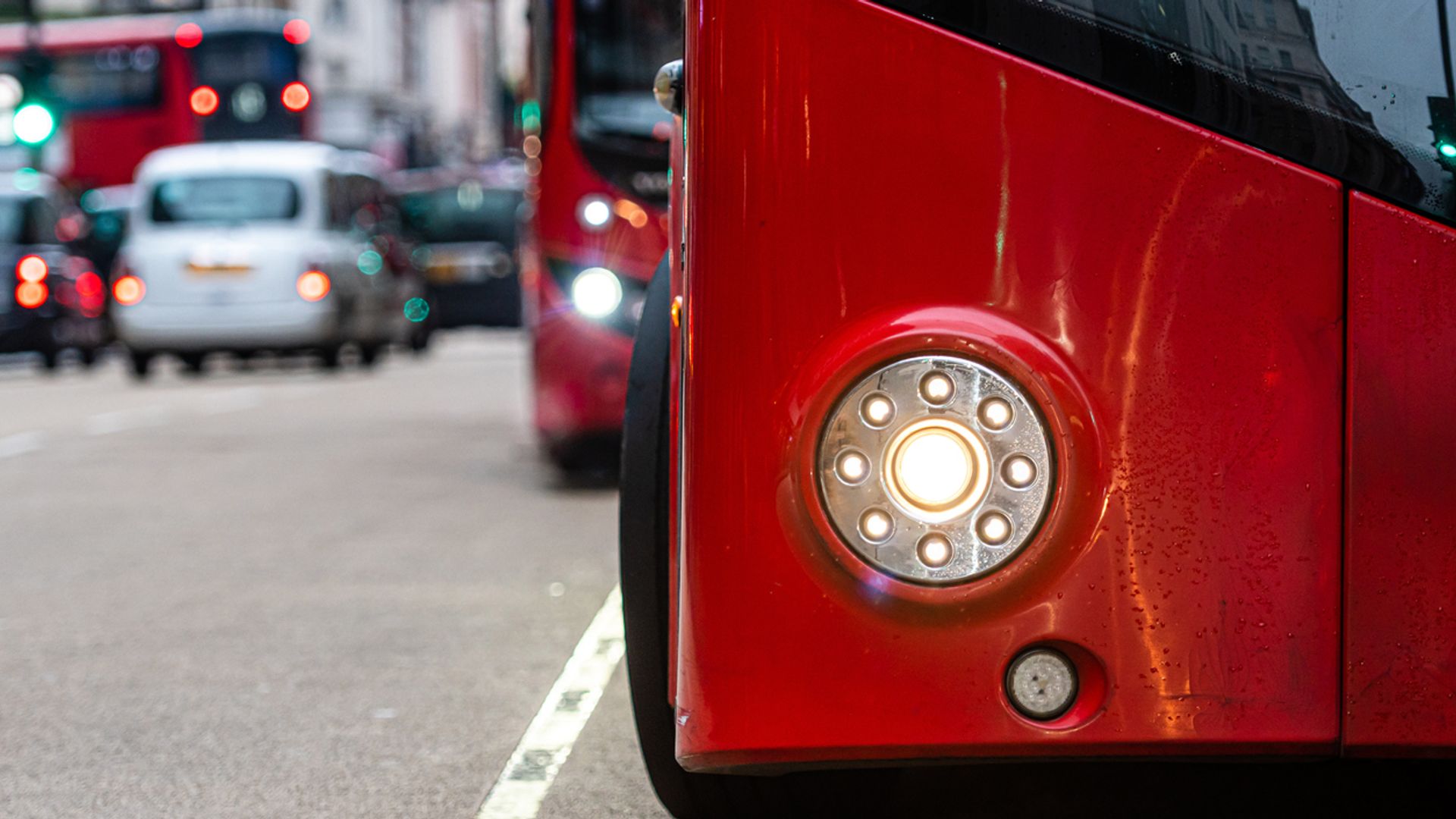 Bus driver sacked after chasing and knocking out man who stole passenger’s necklace