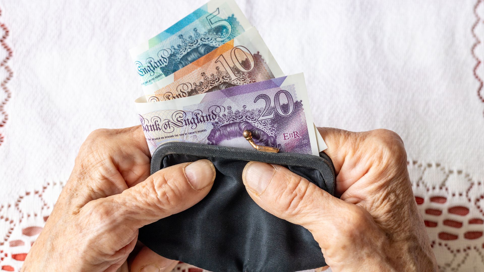 ‘My sister doesn’t have internet or a smartphone – how can she get online when she’s on benefits?’