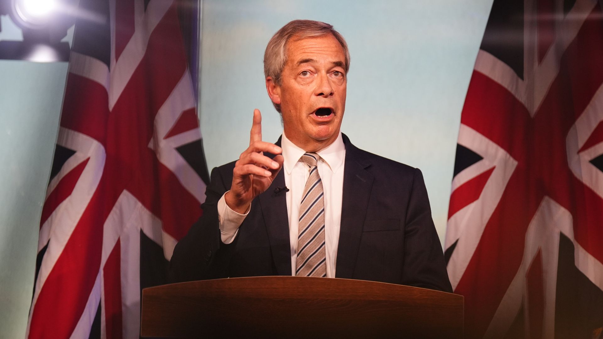 Who is the ‘well known’ Labour figure Farage says will defect to Reform next week?