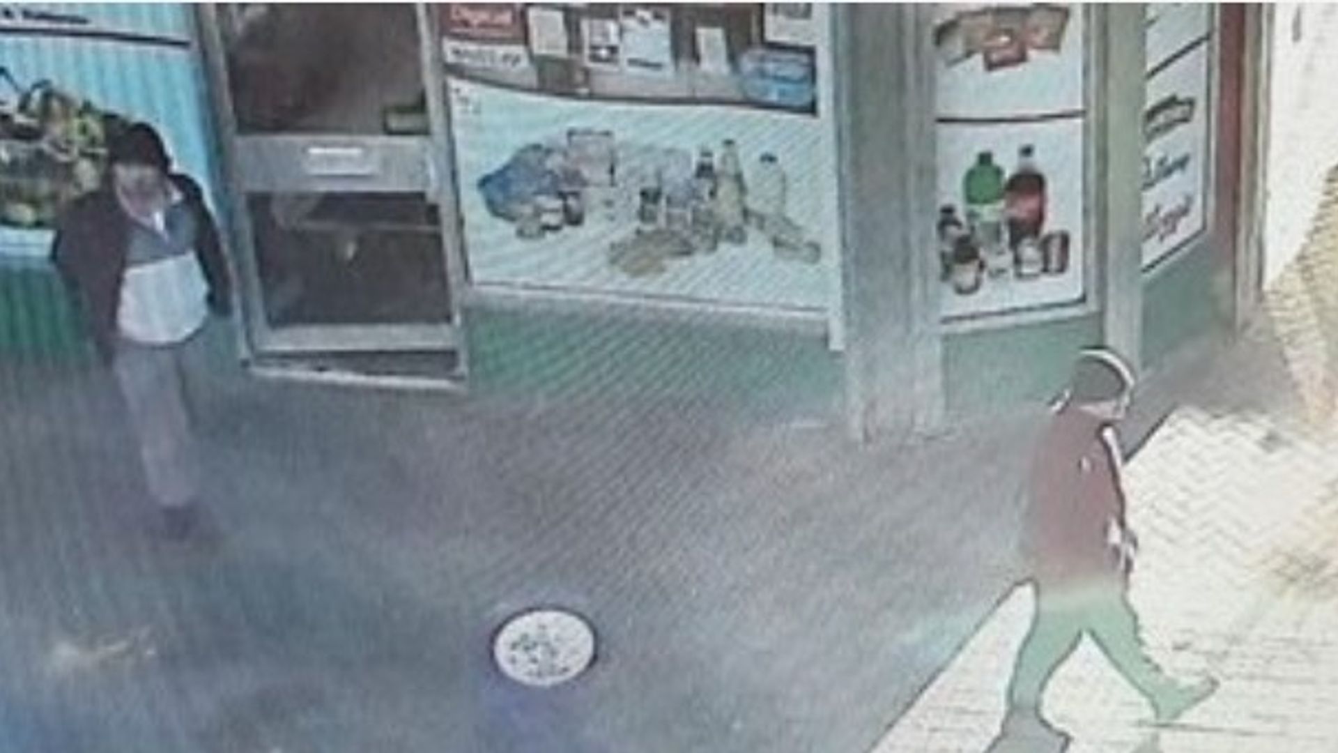 New CCTV images released in hunt for murderer and second prisoner after escape