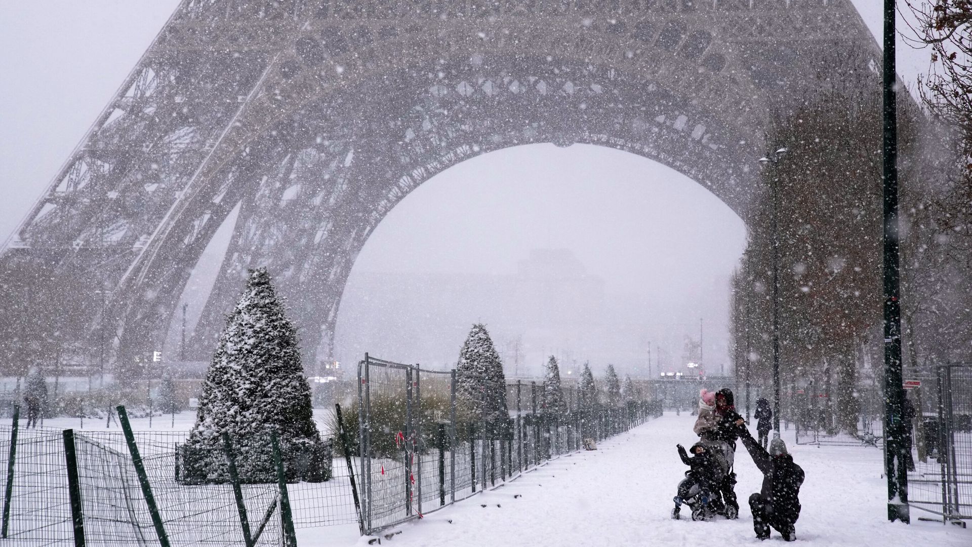 Storm Goretti hits Europe with landmarks covered in snow