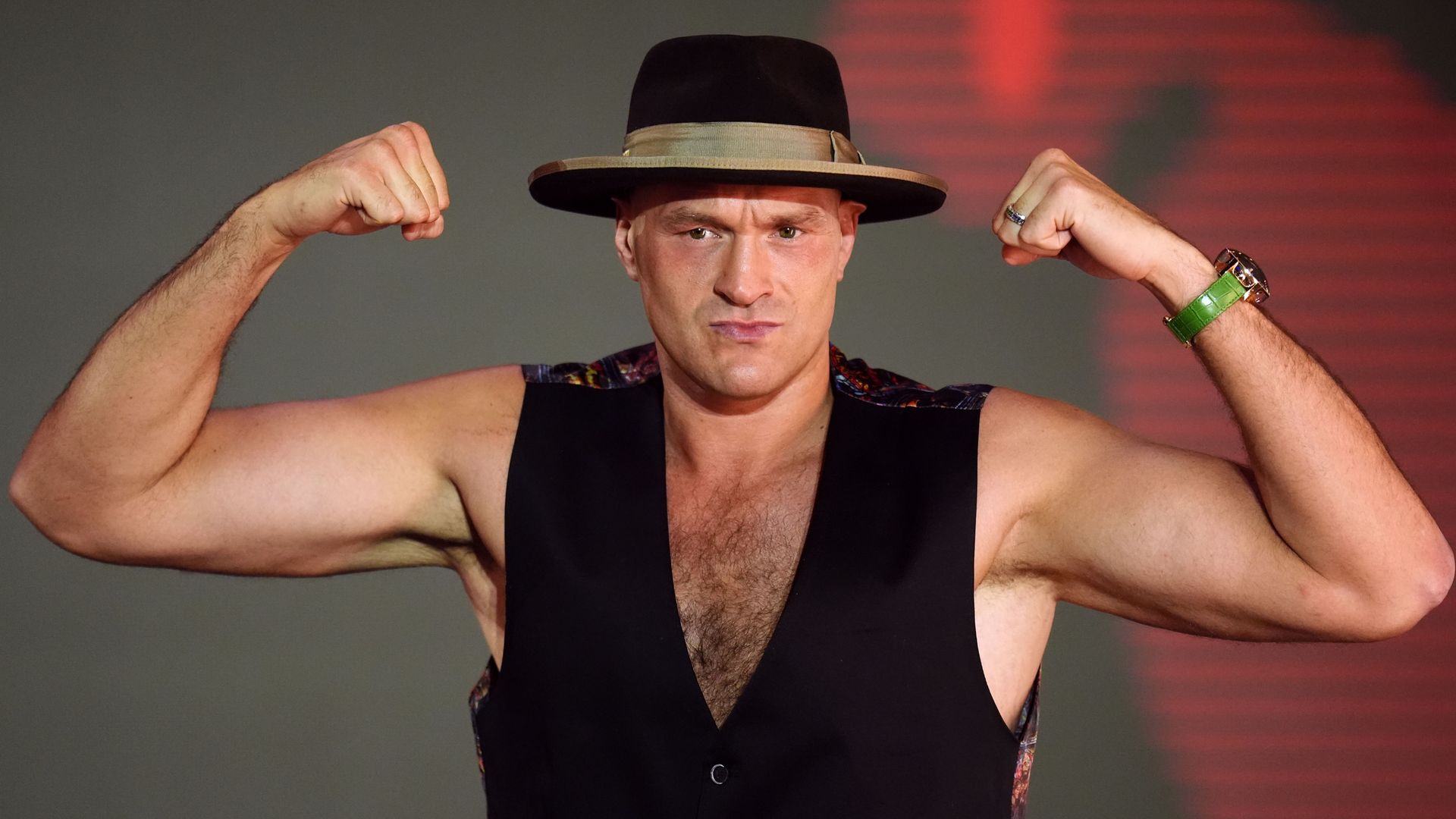 Tyson Fury announces boxing comeback