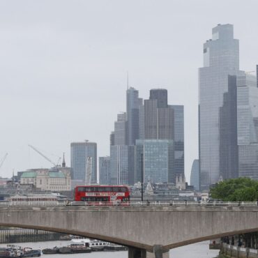 FTSE 100 bosses’ pay ‘overtakes typical worker’s annual salary in less than three days of 2026’