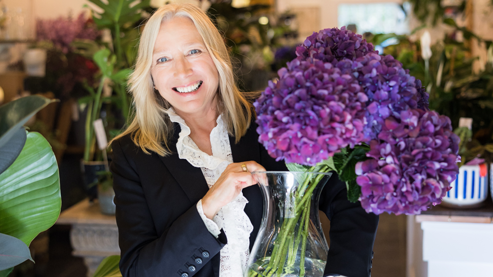 ‘I’m a florist – and the thing everyone does to preserve their flowers is a complete waste of time’