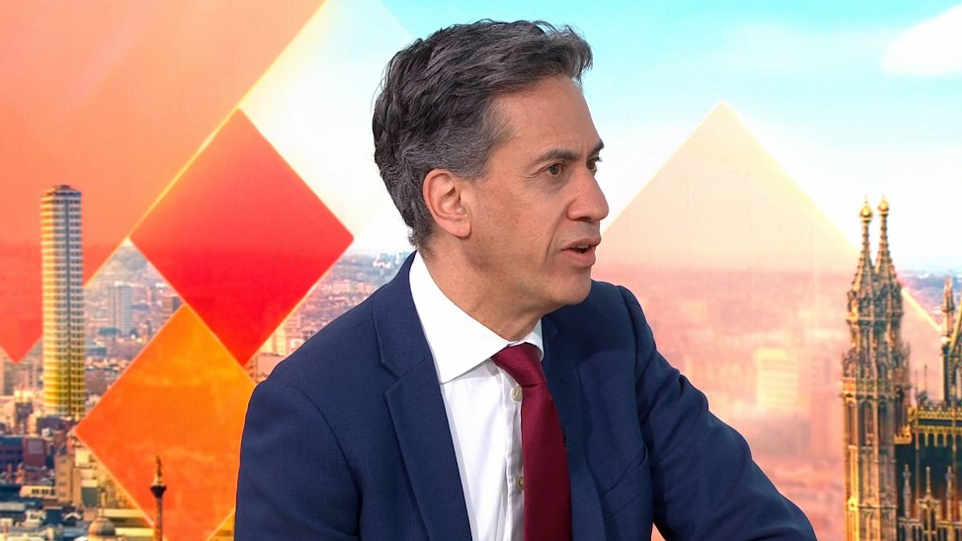 Miliband tells MPs how he hopes to cut household energy bills