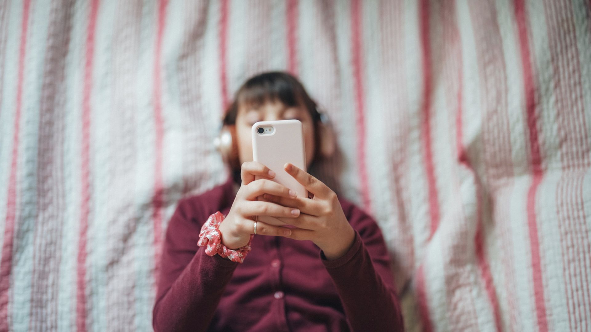 Hundreds of teenagers to be banned from using social media for trial period