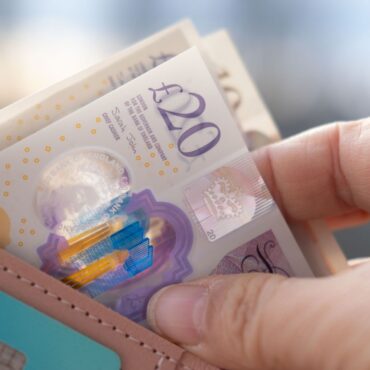 UK economy back to growth but it could be the last for a while