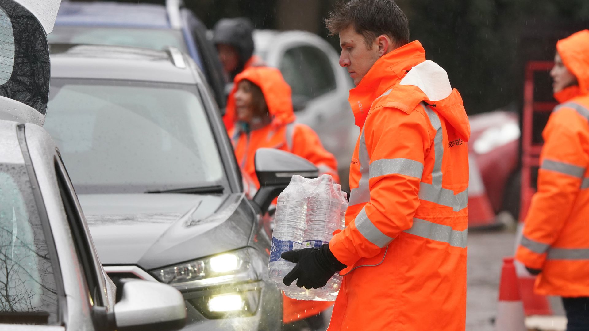 Water company boss to forgo bonus following water outage