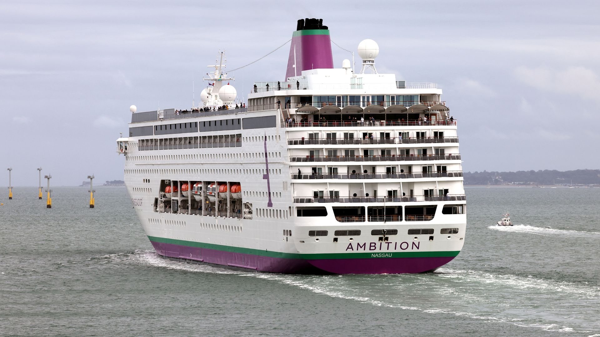 More than 1,700 passengers banned from leaving British cruise ship over likely stomach flu outbreak