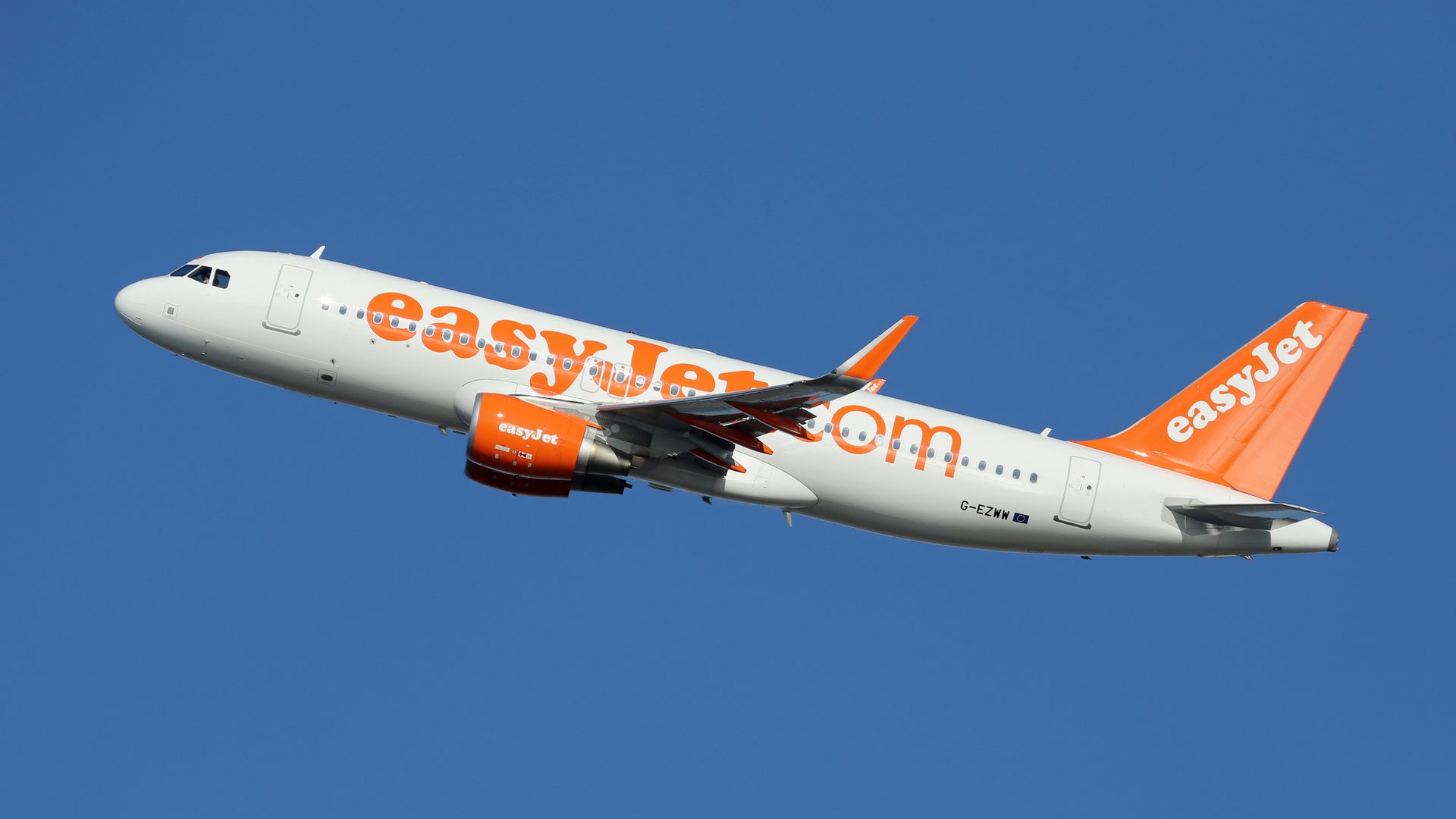 EasyJet diverts mid-flight after passenger alerts crew to power bank in luggage