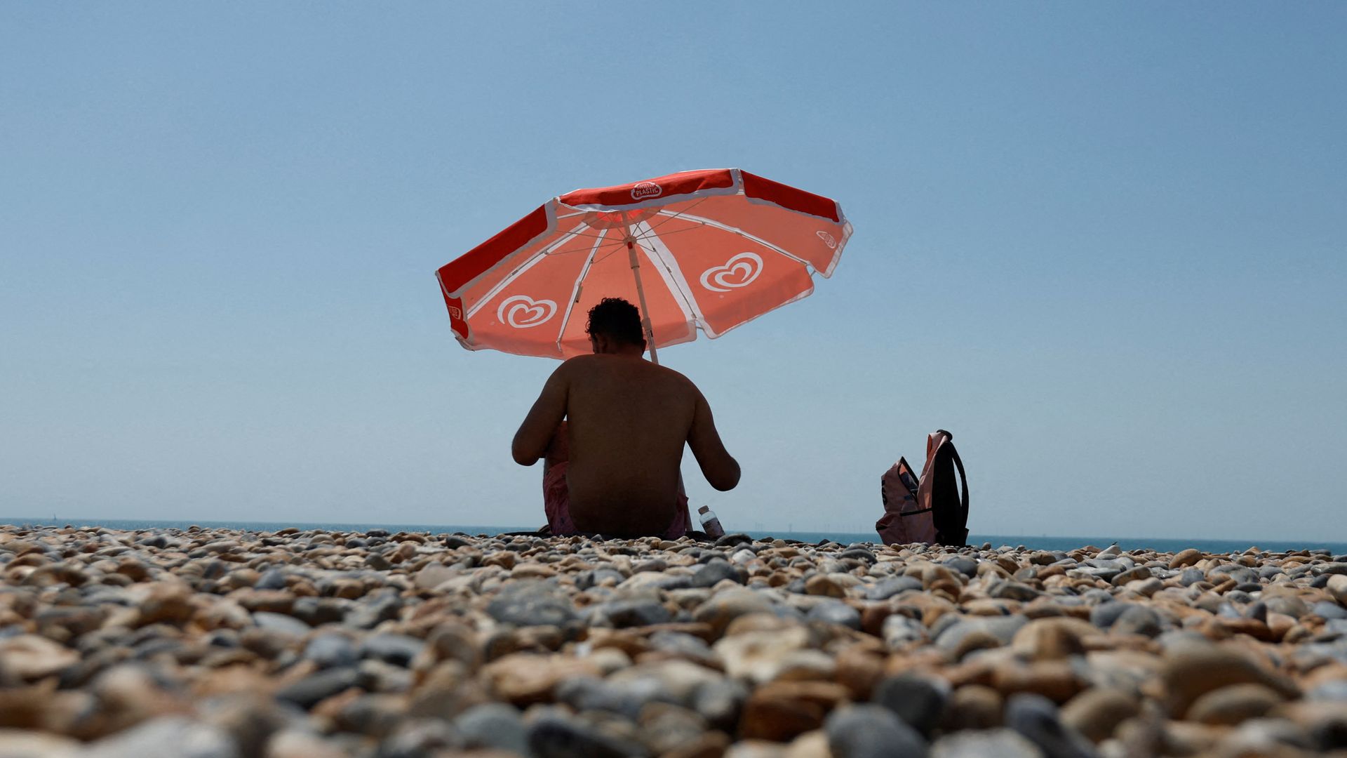 ‘Rather warm’ temperatures of  25C and above coming to UK, say forecasters