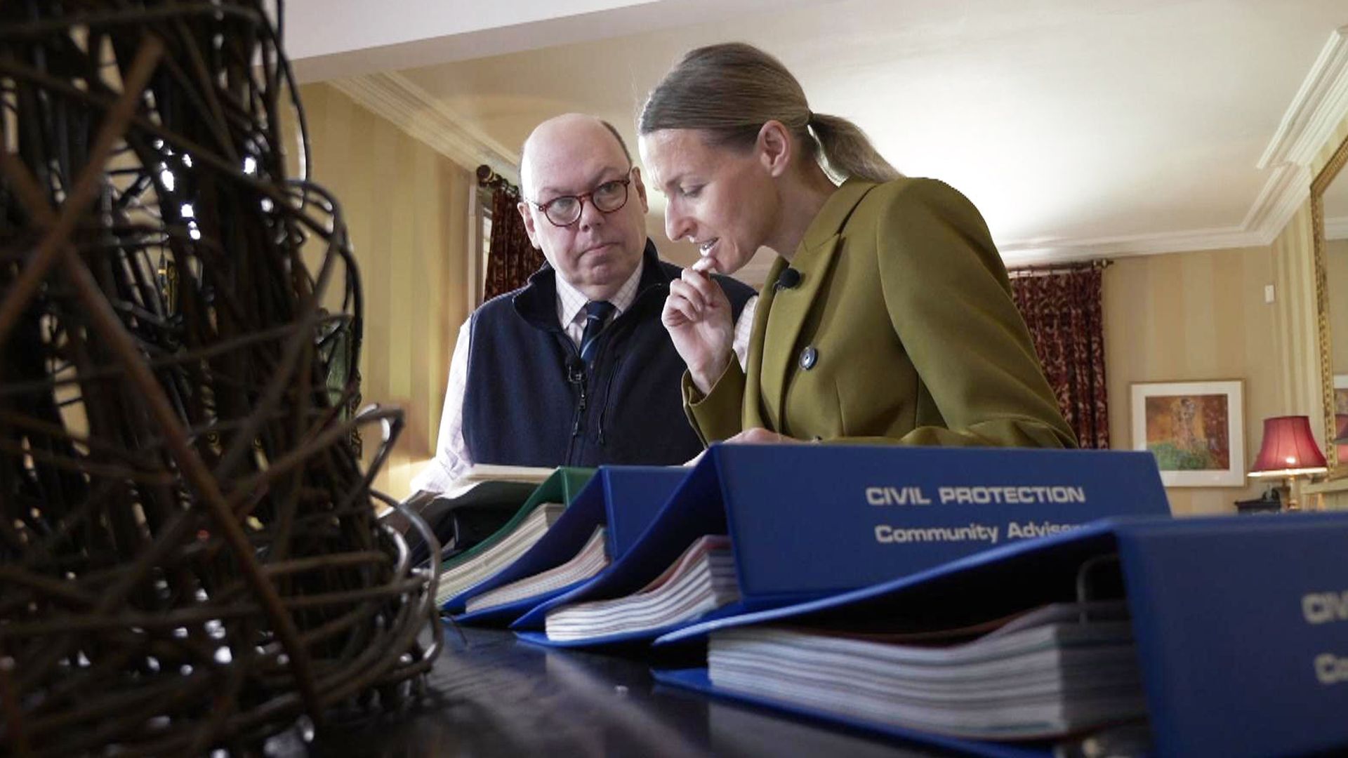 Why has the public been largely kept in the dark since the govt warned of the threat of war?
