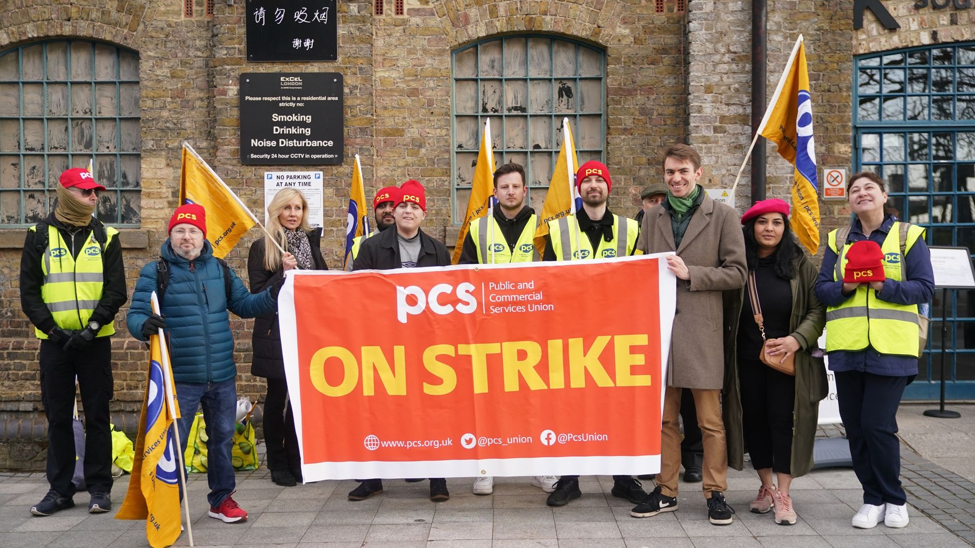 Civil service union votes to double strike fund to prepare for Reform government