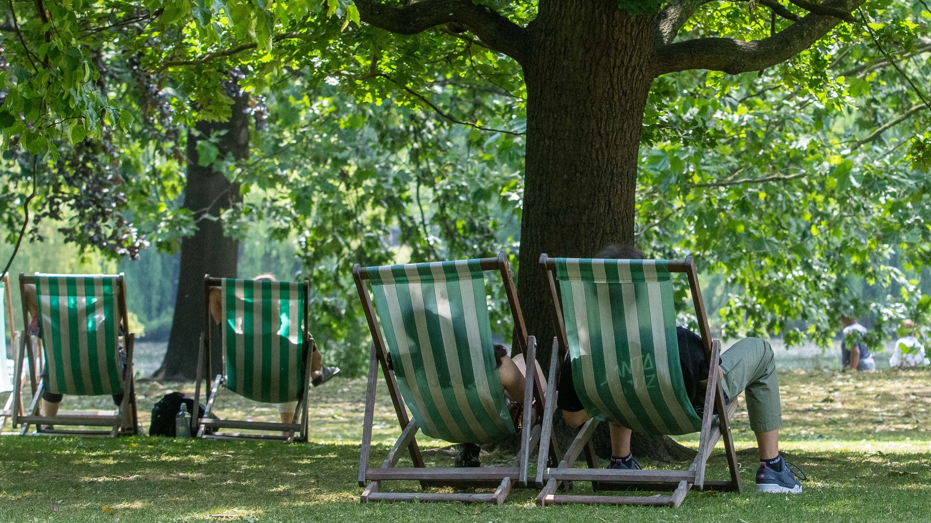UK braces for bank holiday heatwave as temperatures set to soar to record-breaking 33C