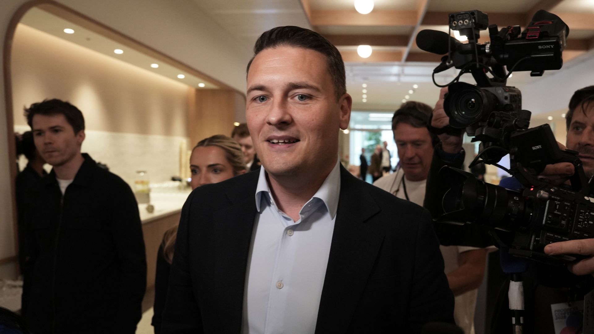 Streeting says he will run in any leadership race – and calls for UK to rejoin EU