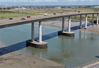 Busy bridge closed due to defect