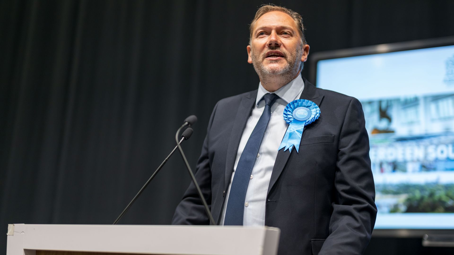 Tories and SNP win Scottish by-elections – as Labour come fourth in both races