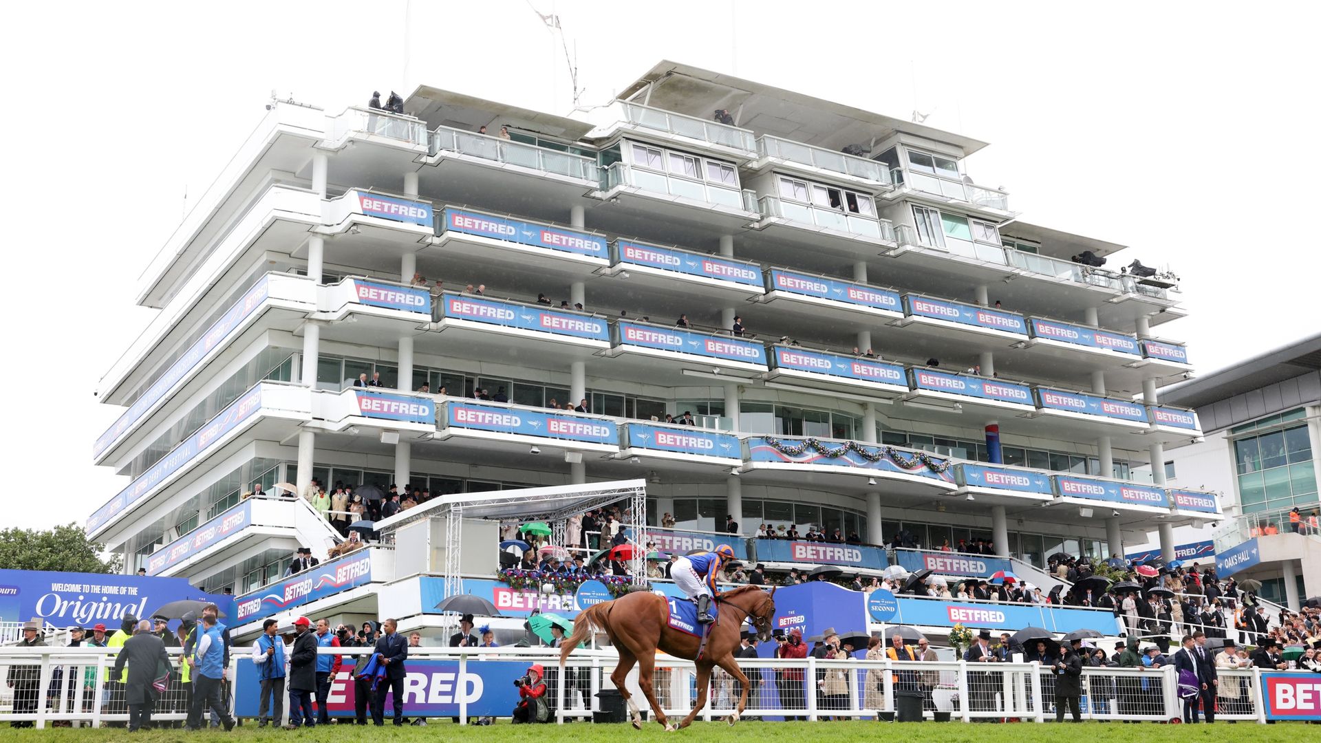 Six arrested over Epsom Derby day fight