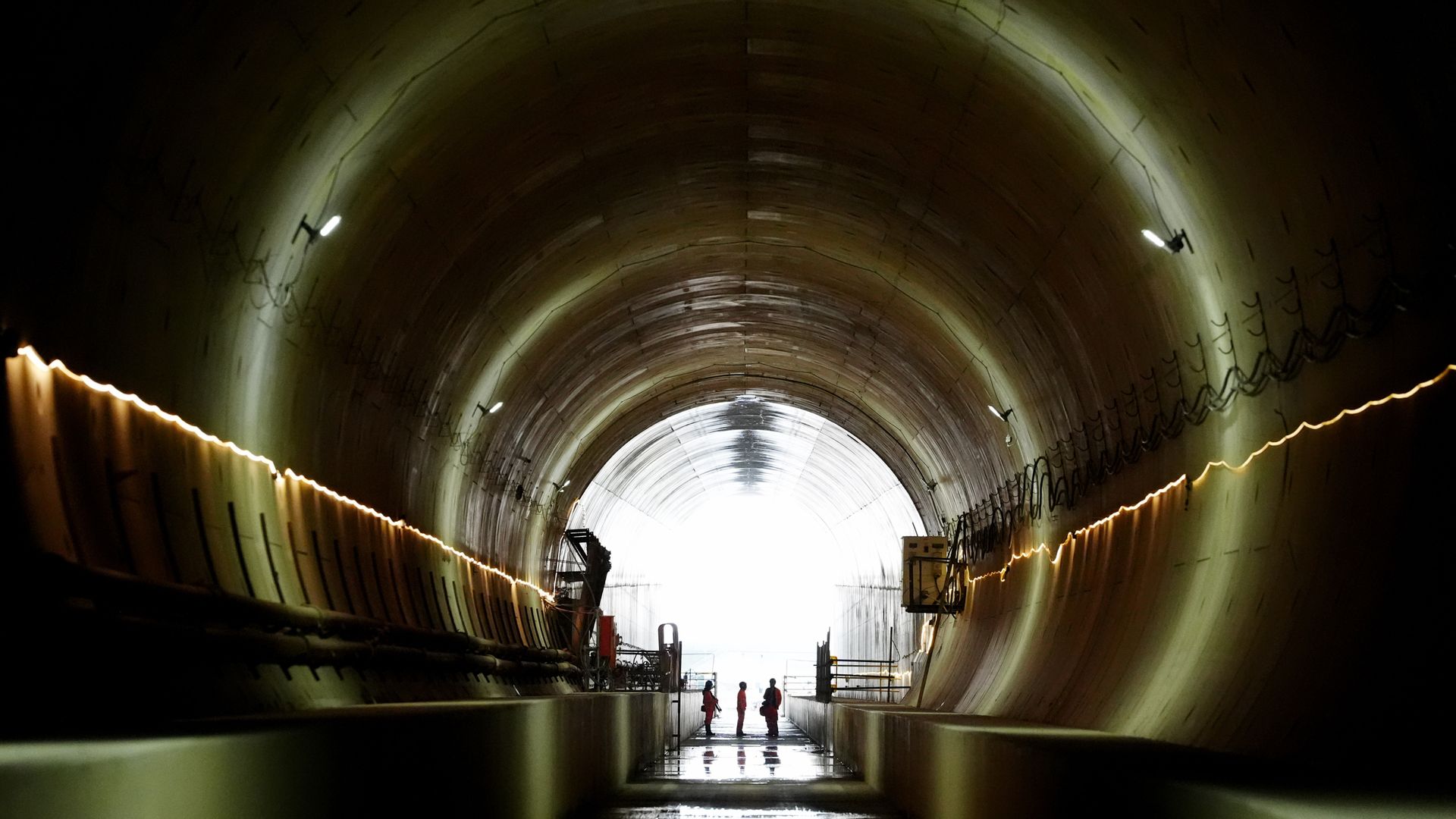 Key HS2 contracts renegotiated as government scrambles to slash costs