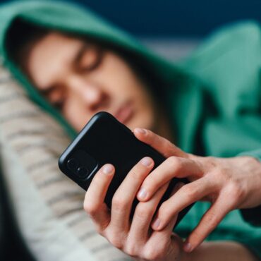 Teens to face social media curfew and no infinite scrolling – but can switch it off