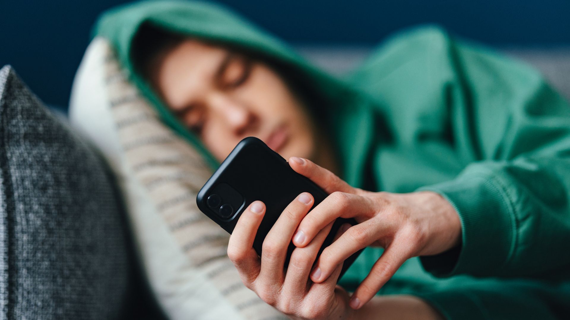 Teens to face social media curfew and no infinite scrolling – but can switch it off