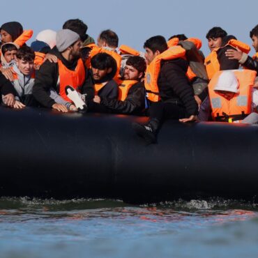 UK-France ‘one in, one out’ migrant deal scrapped