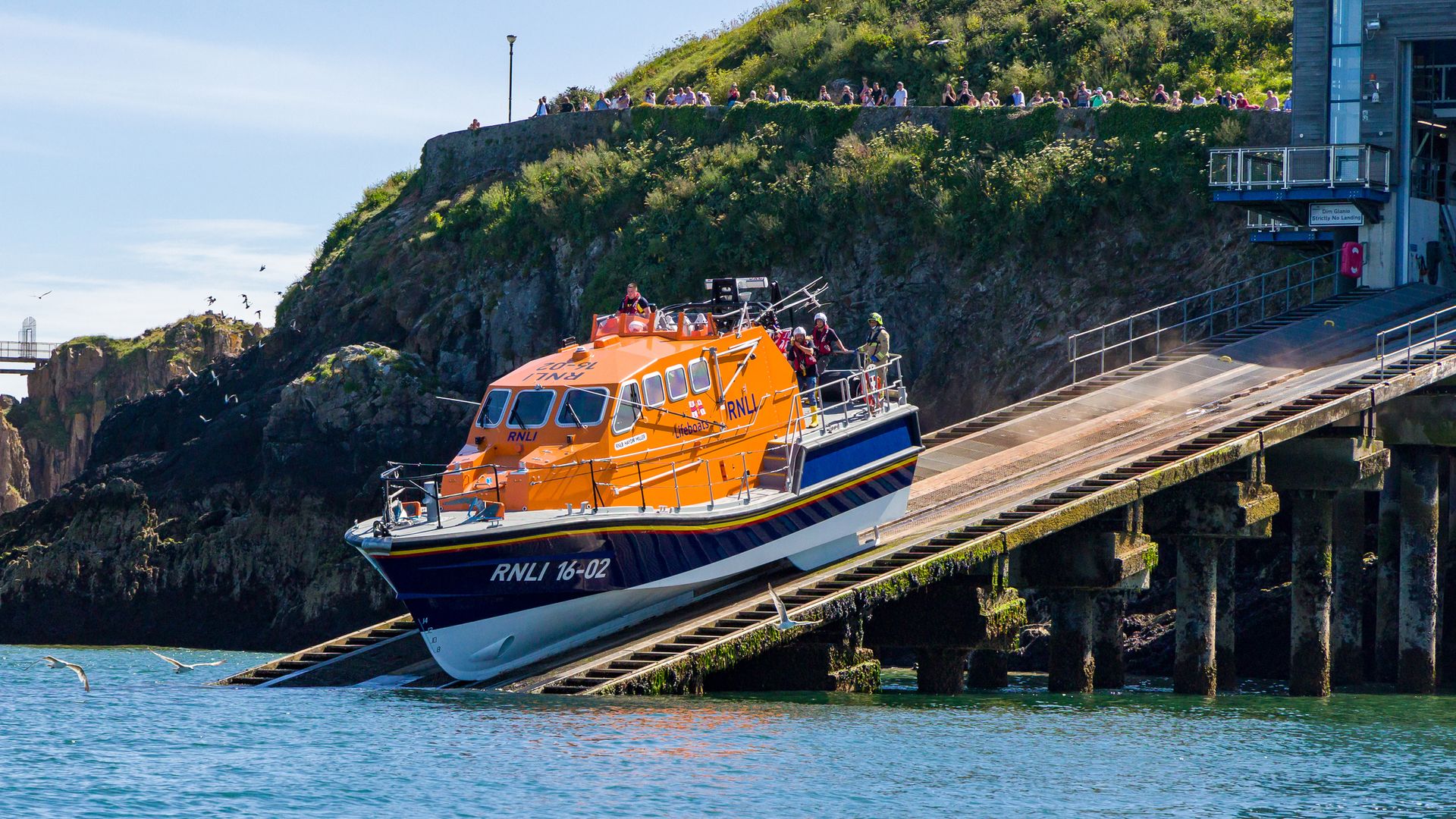 RNLI issues guidance over wearing uniform after staff suffer ‘unacceptable abuse’