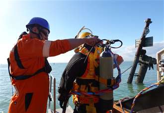 Pictures show complex operation behind masts’ removal from bombship