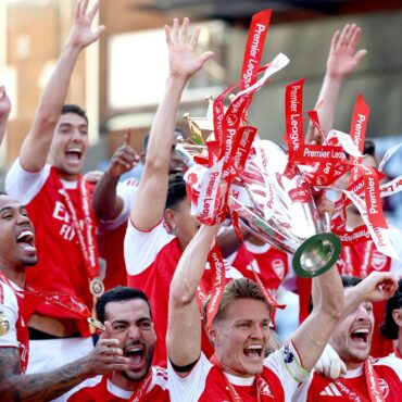 Football chiefs hold new summit over £180m-a-year deal