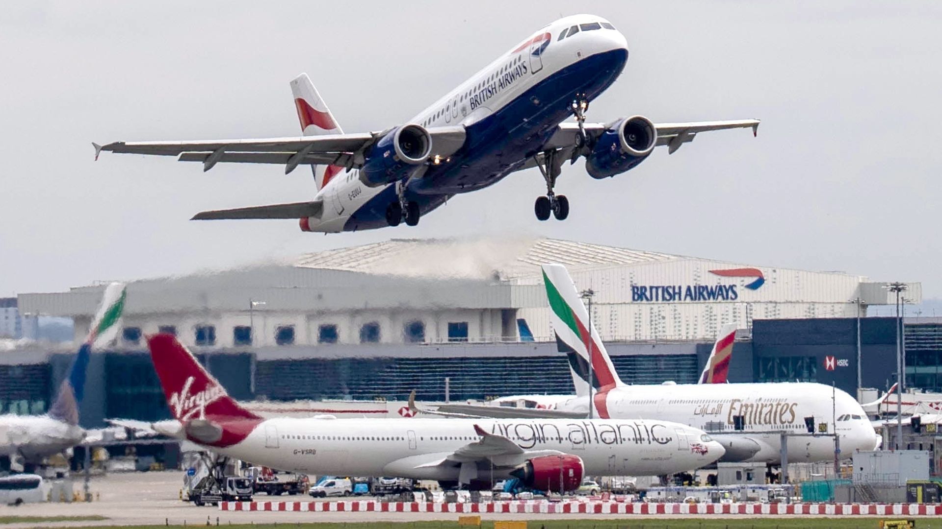 British Airways flight from London turns back after 27,000 feet drop