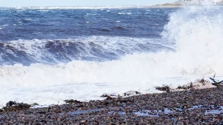 Woman dies in sea off Isle of Wight – as search suspended for man in Scotland