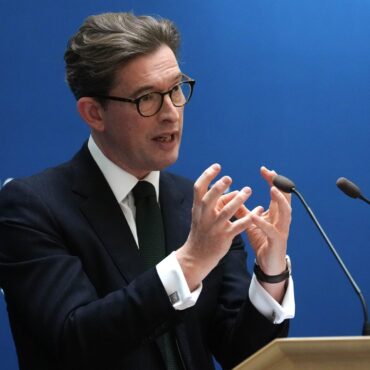 AI ‘supercharging’ security threats to UK, MI5 warns