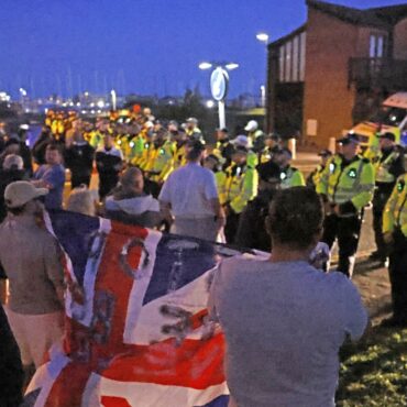 Anti-migrant protesters gather at seaside town as dinghy crosses Channel to UK