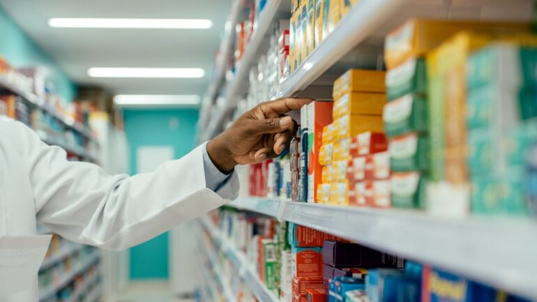 Scrap ‘unfair’ prescription charges in England, say pharmacies