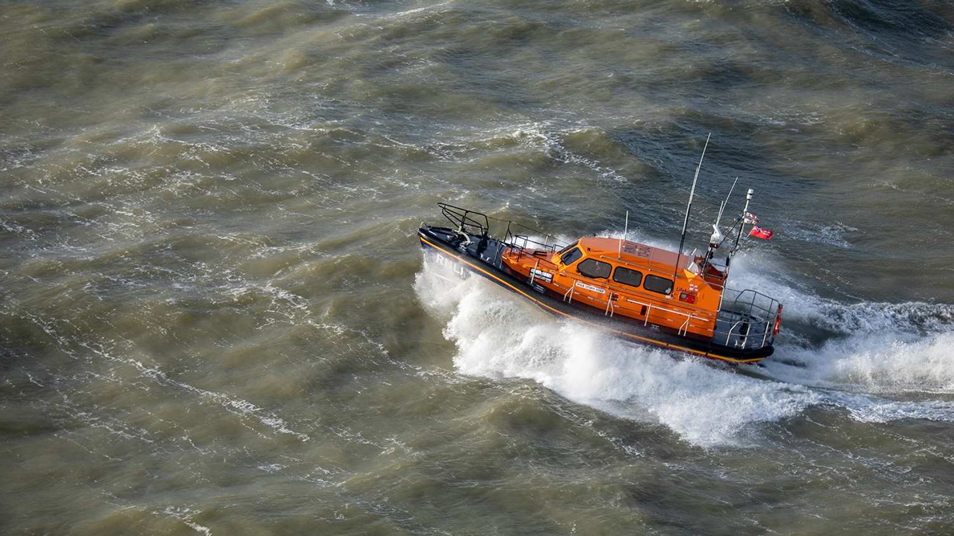 Seventeen people rescued after fishing boat runs aground