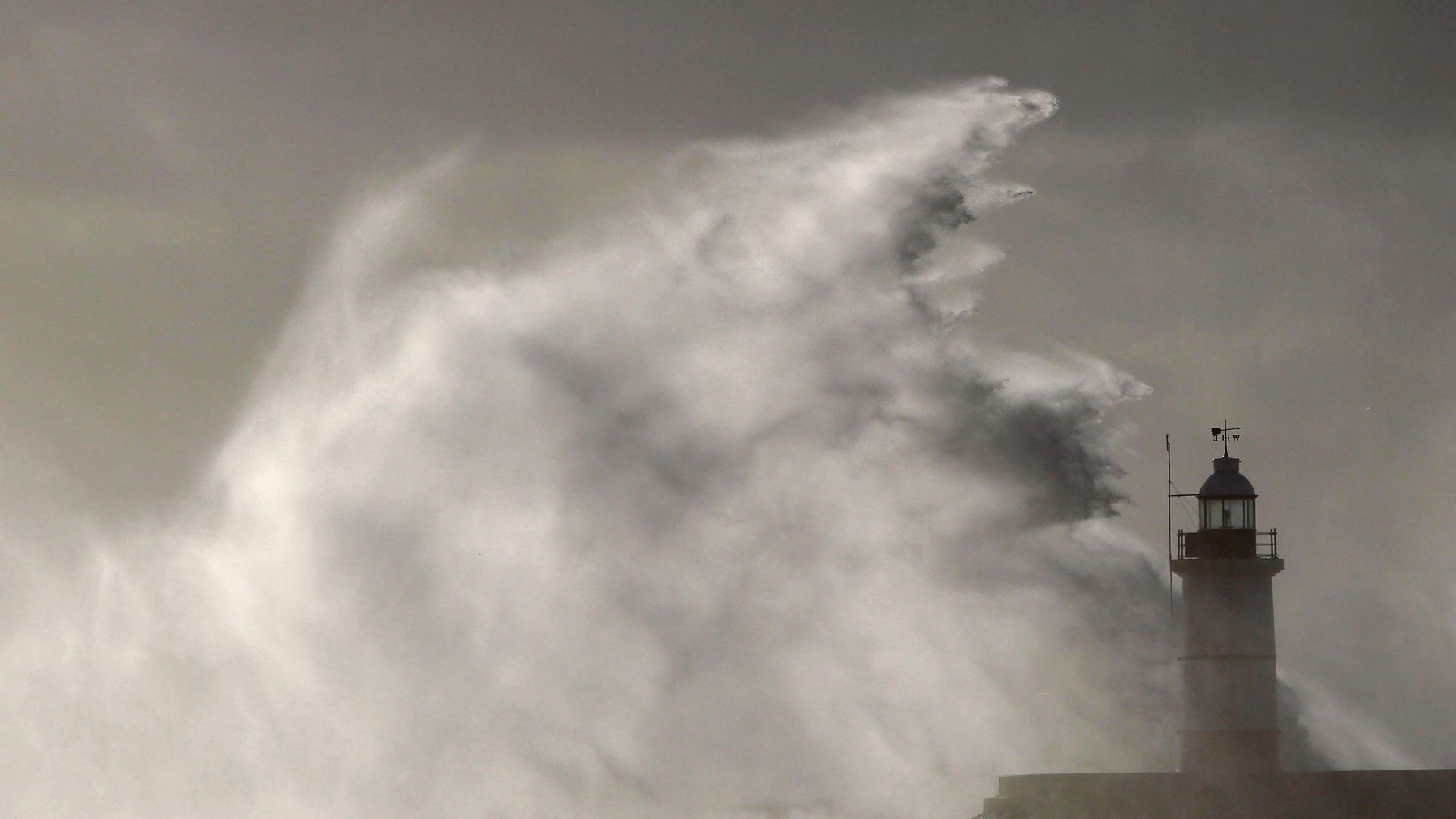 ‘Plunging temperatures’ and ‘wall of rain and snow’? Met Office sets the record straight